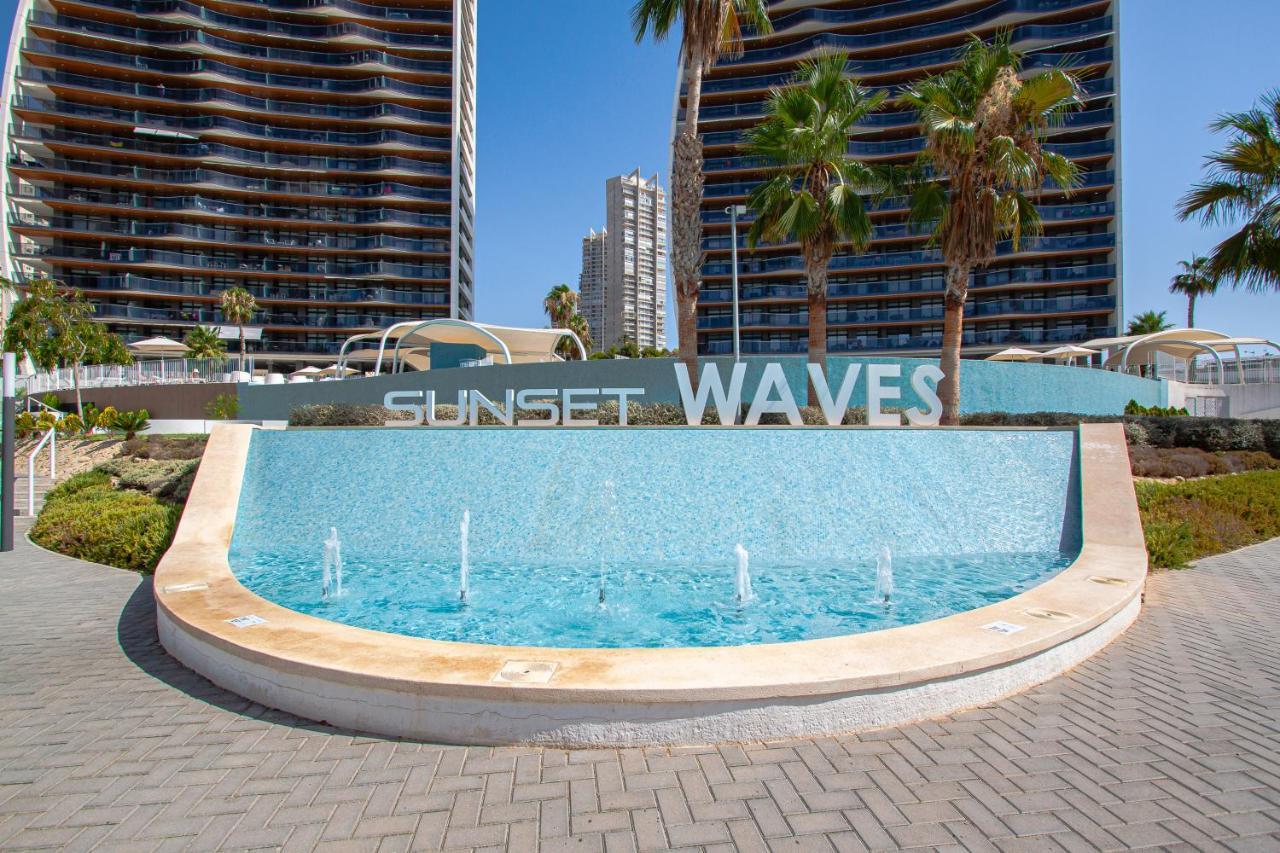 Sunset Waves Sea View Apartments بينايدورم المظهر الخارجي الصورة