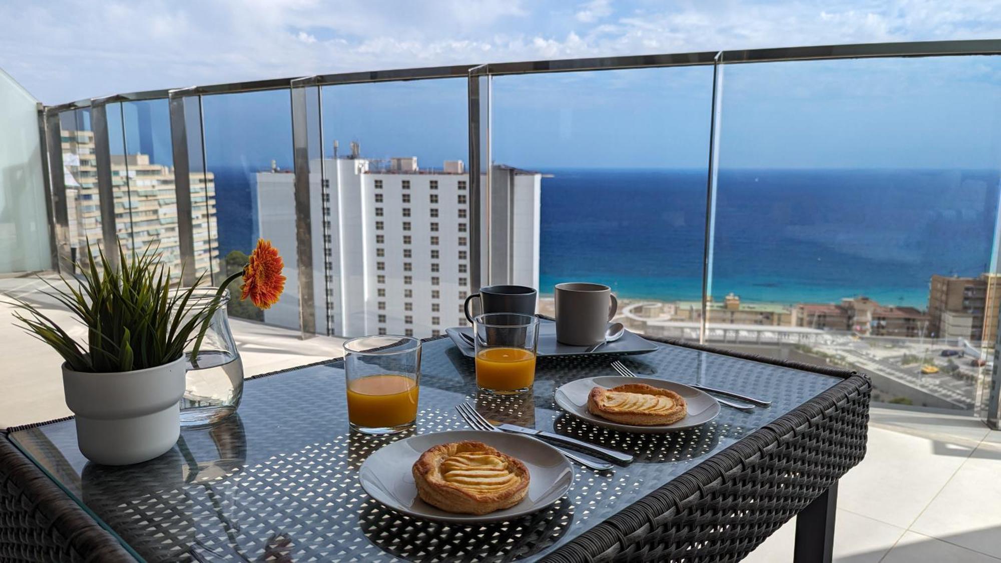 Sunset Waves Sea View Apartments بينايدورم المظهر الخارجي الصورة
