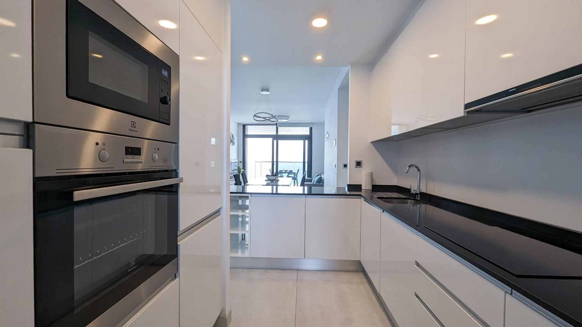 Sunset Waves Sea View Apartments بينايدورم المظهر الخارجي الصورة