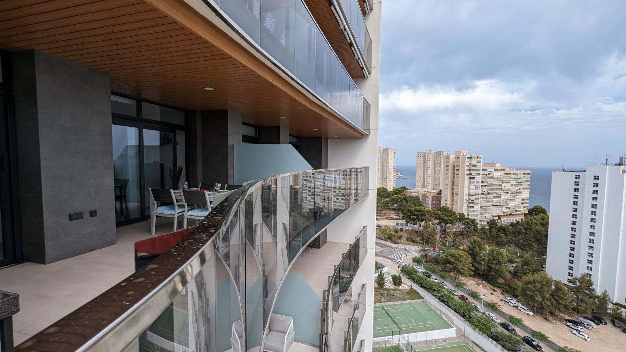 Sunset Waves Sea View Apartments بينايدورم المظهر الخارجي الصورة