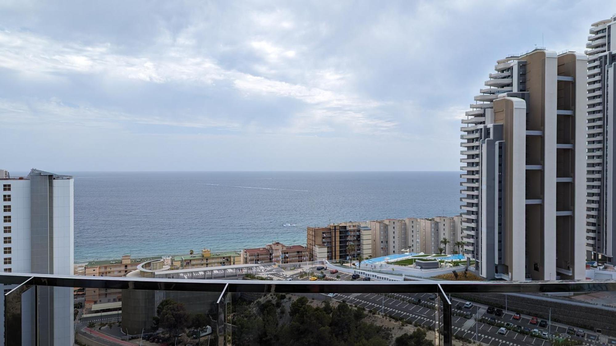Sunset Waves Sea View Apartments بينايدورم المظهر الخارجي الصورة