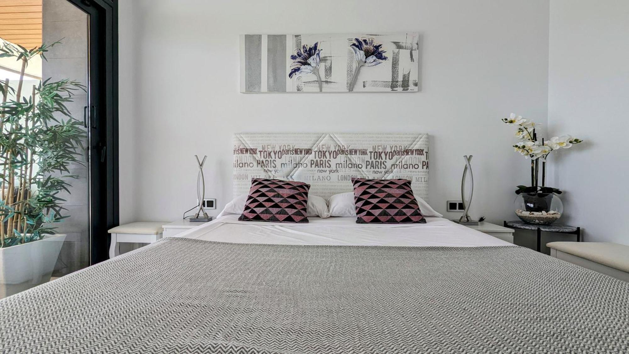 Sunset Waves Sea View Apartments بينايدورم المظهر الخارجي الصورة