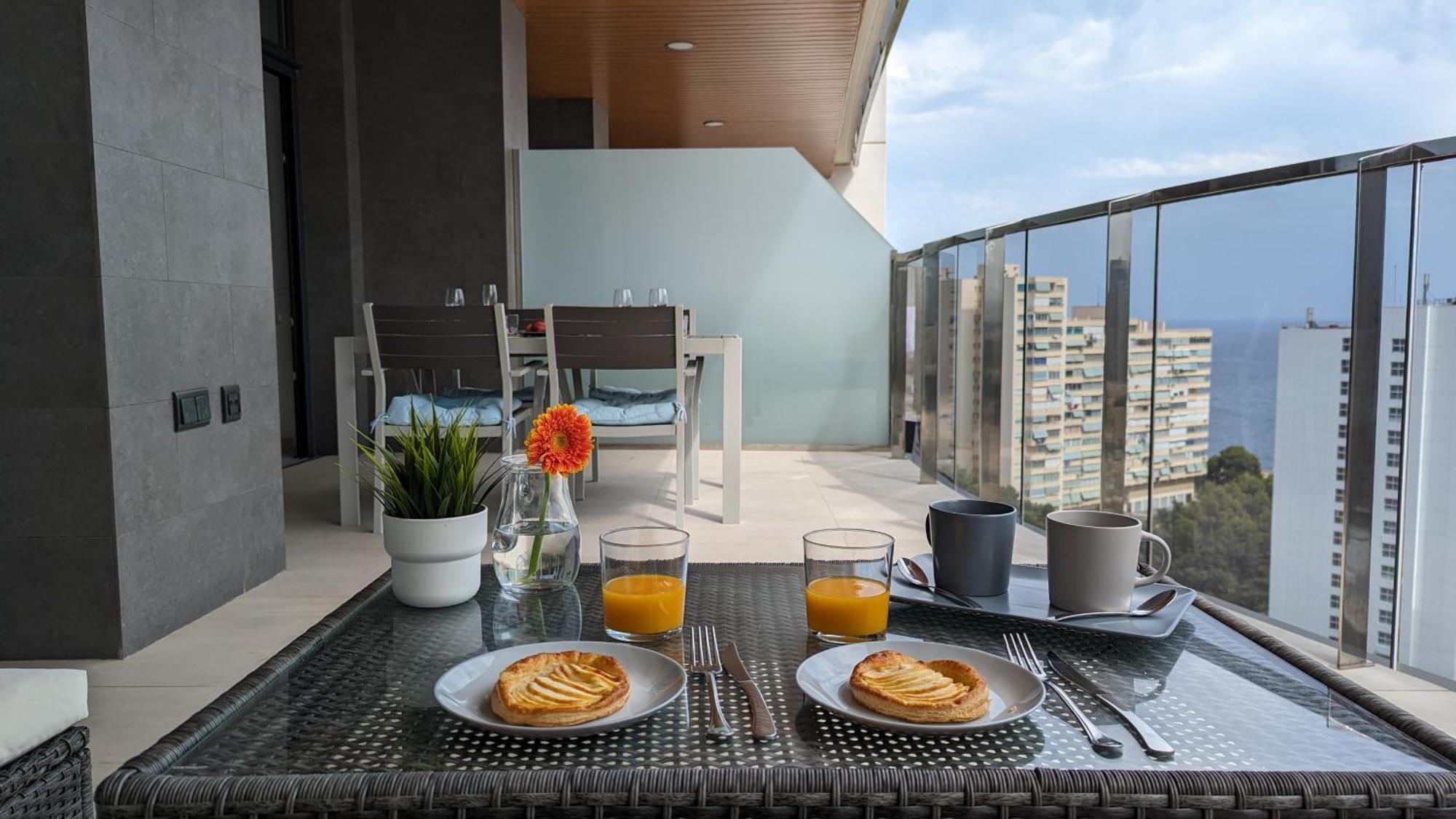Sunset Waves Sea View Apartments بينايدورم المظهر الخارجي الصورة