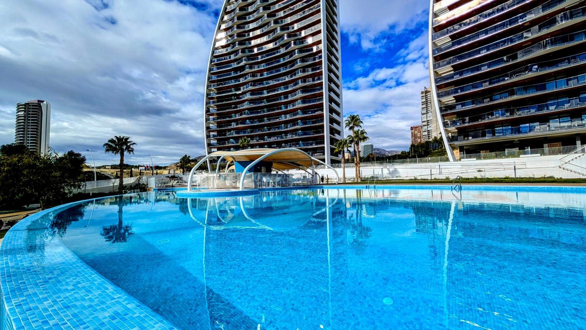 Sunset Waves Sea View Apartments بينايدورم المظهر الخارجي الصورة